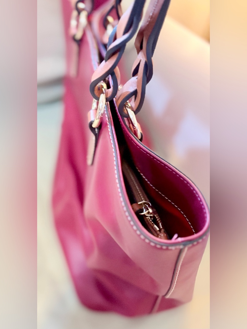 Dooney and Bourke Wexford, leather large Tammy tote bag in Mulberry color - Picture 5 of 7